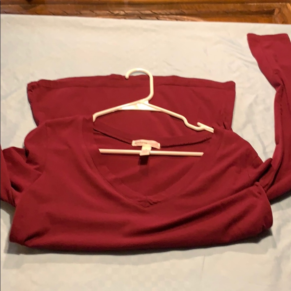 Pretty in maroon - Picture 2 of 4